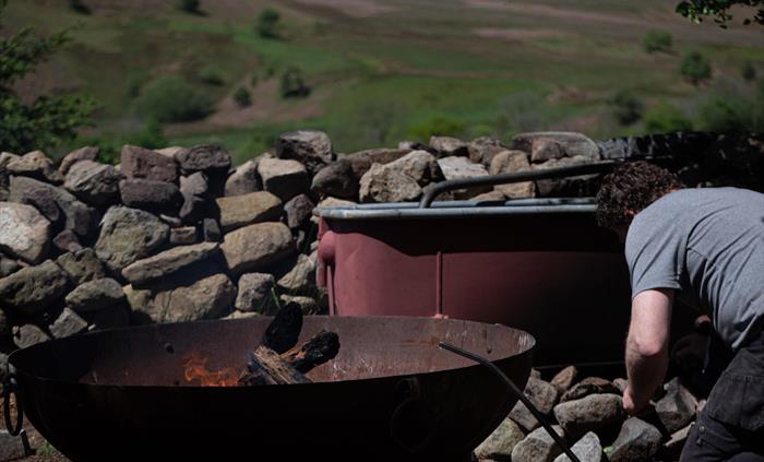 Firepit, outdoor bath, stunning views...